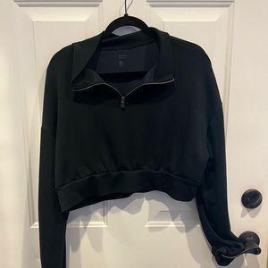 Black cropped light quart zip
